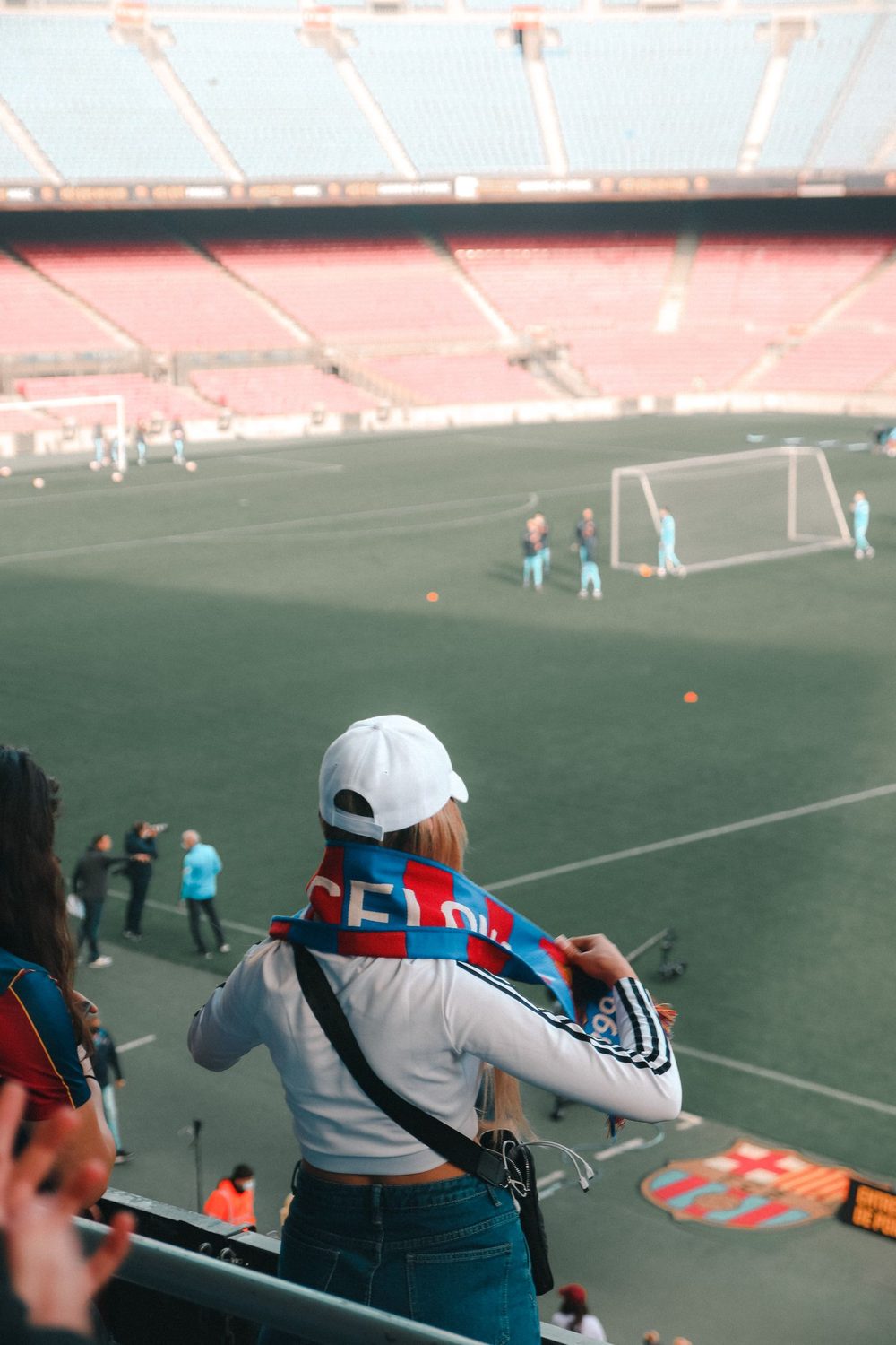Vue intérieure d'un stade de football lors d'un match